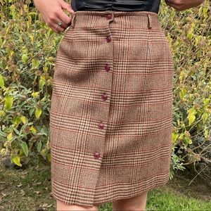Vintage, sophisticated, & comfy plaid button-up pencil skirt🍂